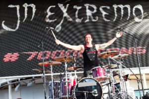 Konzertfoto von In Extremo auf der 70000 Tons Of Metal 2018