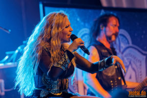 Fotos von Kobra And The Lotus auf der Female Metal Voices Tour 2018