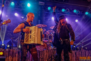 Konzertfotos von Korpiklaani - "Wayfarers und Warriors" Tour 2019