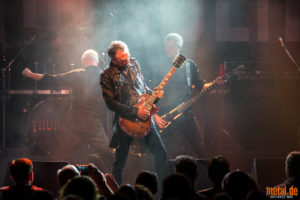 Konzertfoto von Thunder auf der Stand Up Tour 2019