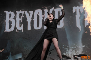 Konzertfoto von Beyond The Black auf dem Wacken Open Air 2019