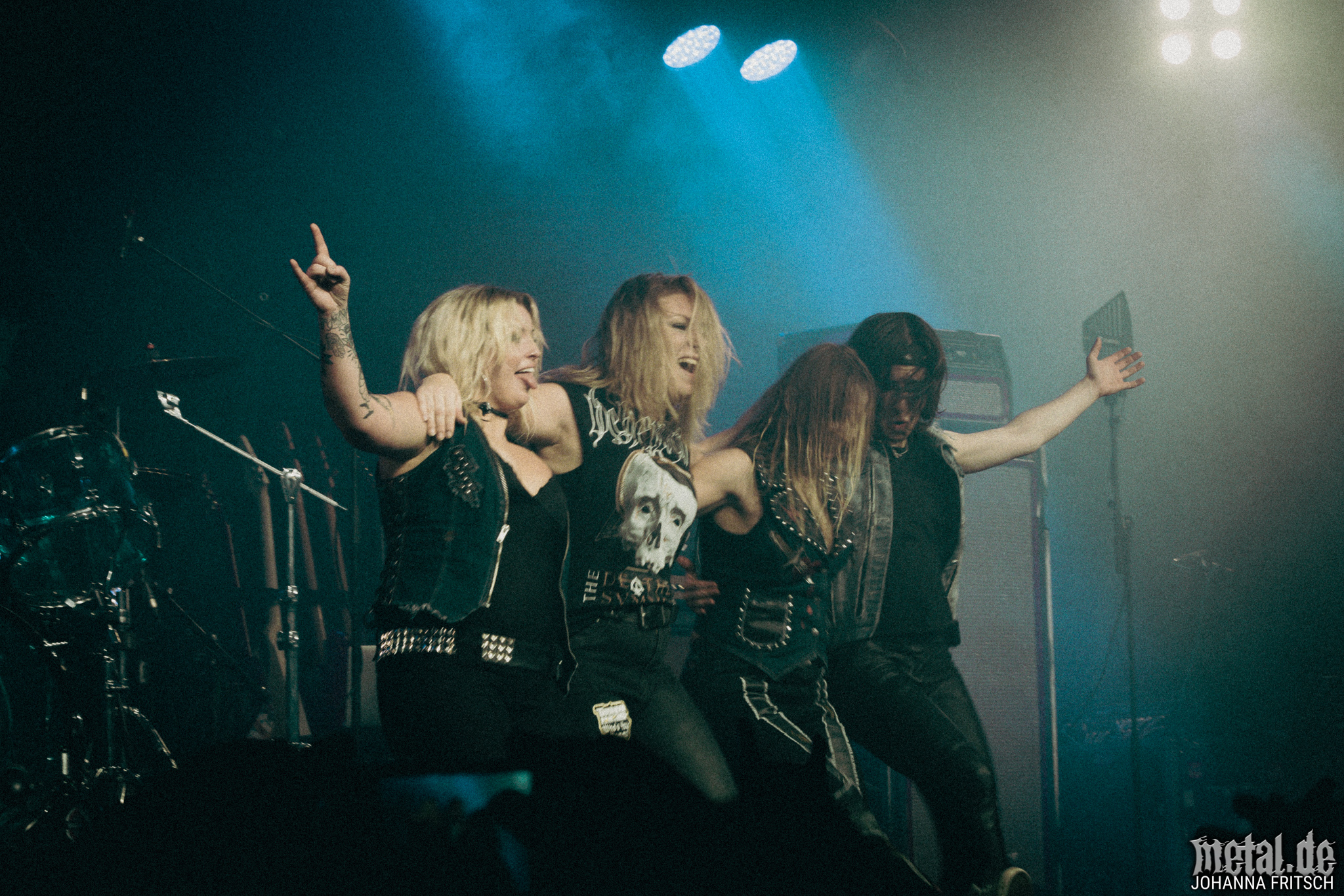 Konzertfoto von Thundermother - Black And Gold Tour 2023 Part II