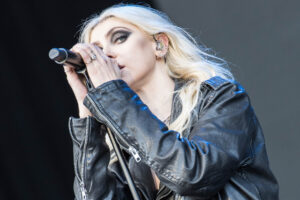 Konzertfotos von The Pretty Reckless - Power Up Tour 2024 in Stuttgart